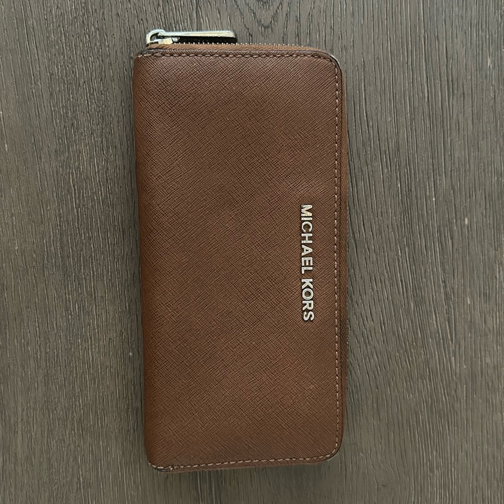 Michael Kors zip wallet